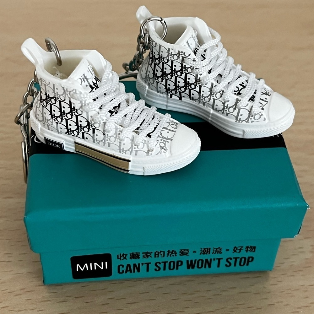 3D Mini White and Black Fashion Sneaker Keychain BNIB